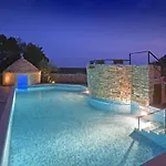 Arco Villa