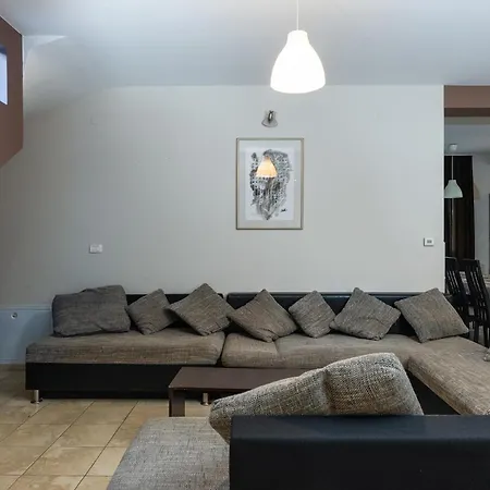 Arco Villa